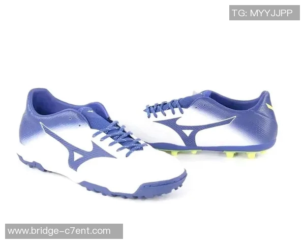 探索美津浓宽脚足球鞋的舒适性与性能优势，助力每位球员展现最佳状态